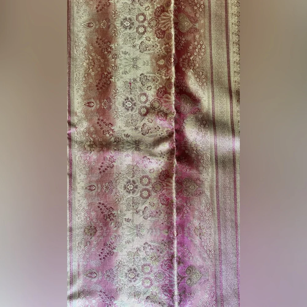 Stunning Pink/Peach and Gold Handwoven Kanjeevaram Silk and Pure Zari Saree - Picture 15 of 16